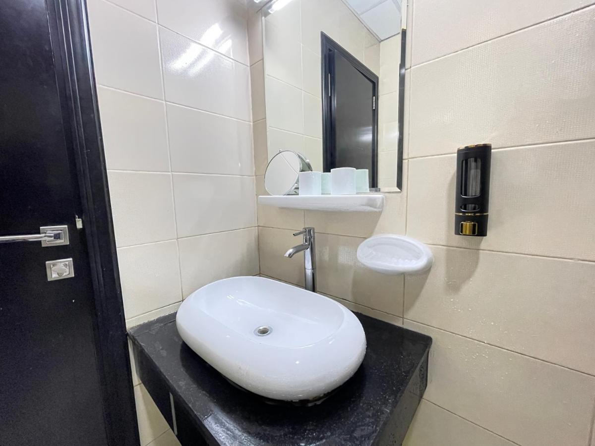 Private Gorgeous Room With Marina View With Shared Kitchen In Shared Apartment Dubai Buitenkant foto